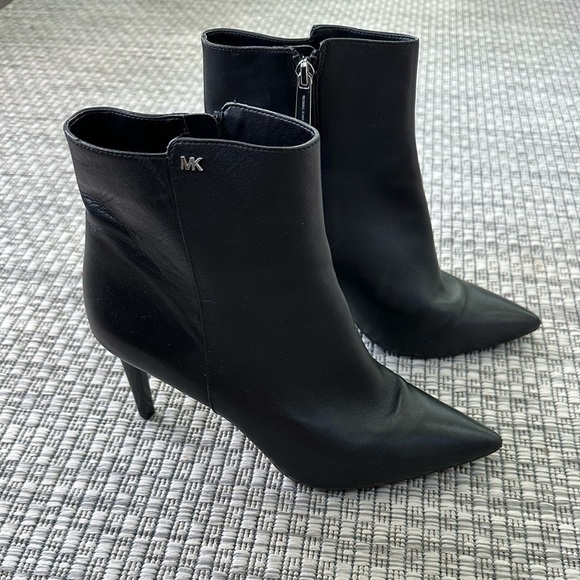 MICHAEL Michael Kors Leather Dorothy Flex Mid Booties - Picture 5 of 14